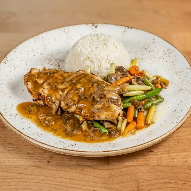 Peito de Frango Grelhado com Molho de Cogumelos